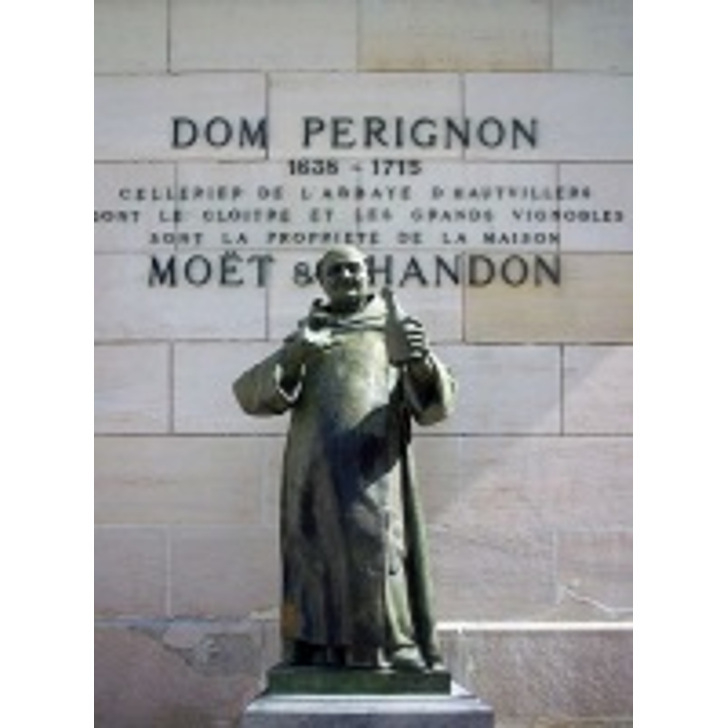 Памятник Пьеру Периньону в городе Эперне (Шампань)