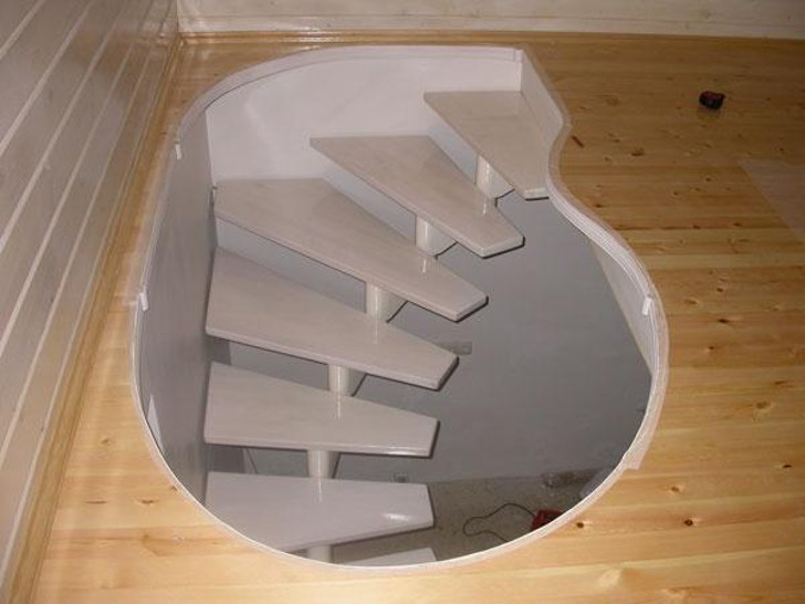  Вполне безопасная лестница в подвал с удобными ступеньками. Фото с сайта pinme.ru