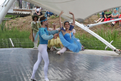 Балет на надводной сцене парка «Вальс цветов» (июль, 2022)