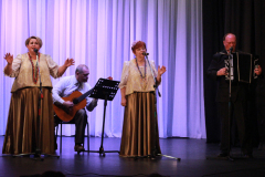Концерт в честь православного праздника на сцене клуба «Майдановский» (фото В.Кузьмин, октябрь, 2022)