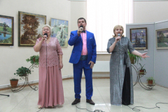 Концерт вокальной студии «Гармония» в большом зале выставочного комплекса имени Ю.В. Карапаева (фото В.Кузьмин, январь, 2023)