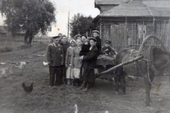Обмен семейными историями (фото из архива В.Кузьмина)