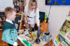 Познавательно-игровое занятие «Калейдоскоп  профессий» в Клинской детской библиотеке №2 (фото предоставлено Клинской детской библиотекой №2, апрель, 2022)