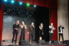 Уникальное а капельное пение вокальной группы «Rain Drops» на сцене МЦ «Стекольный» (фото В.Кузьмин, декабрь, 2022)