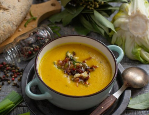 Крем-суп из цветной капусты с беконом — яркий цвет и вкус