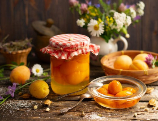 Абрикосы в сиропе — ароматный абрикосовый компот с кардамоном