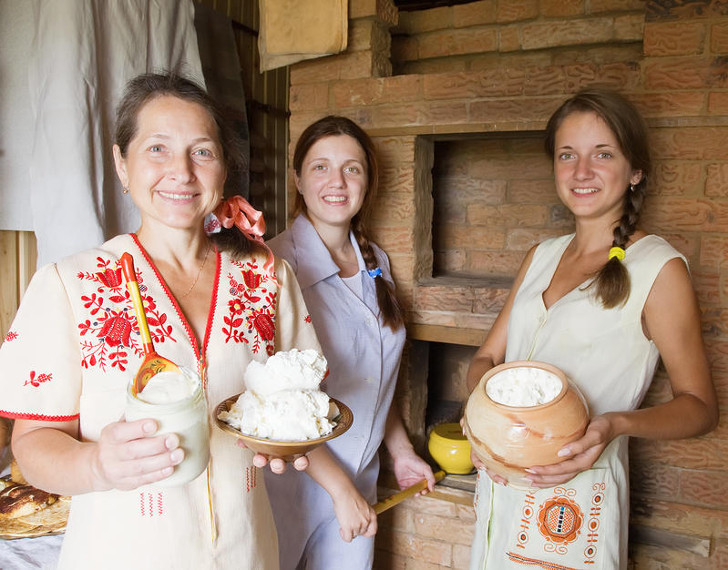  Традиционная русская семья возле печи