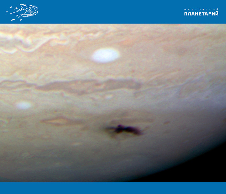 Второе зафиксированное падение небесного тела на Юпитер. Пятно размером с Тихий океан. Снимок космического телескопа «Хаббл» (Hubble), 2009 г. 