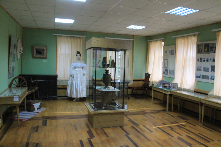 Музей города Ярополец и витрины музея