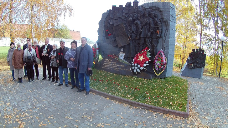 Мемориал на месте лагеря ДУЛАГ 184 (Фото В.Кузьмин, октябрь, 2021)