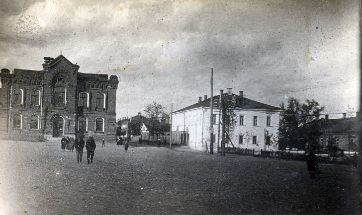 Долгоруковская площадь (ныне Советская) вид на женскую гимназию 1933 год