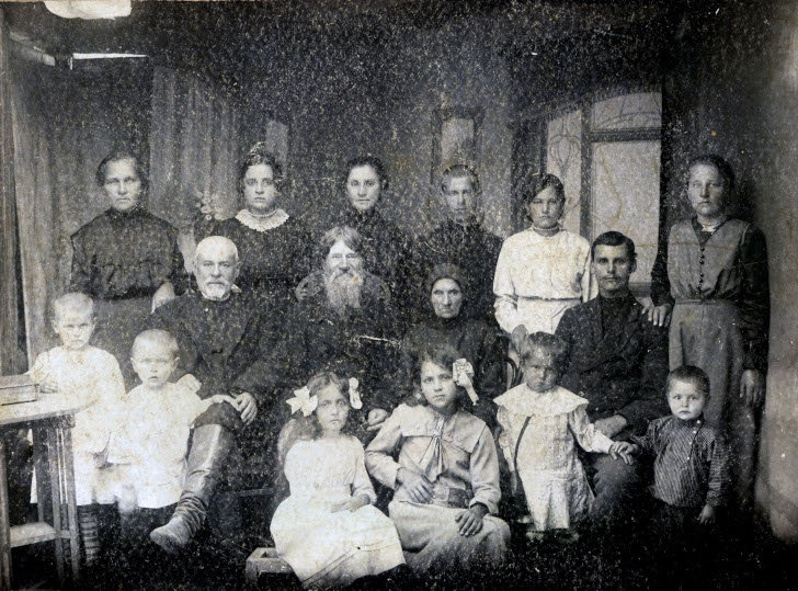 Семья Конышевых (1916 год, автор Дерюгин)