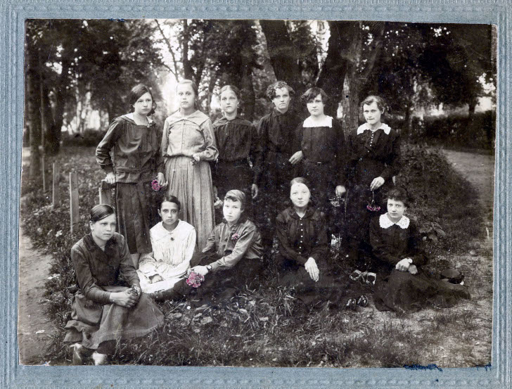 Учащиеся женской гимназии, 1929 год