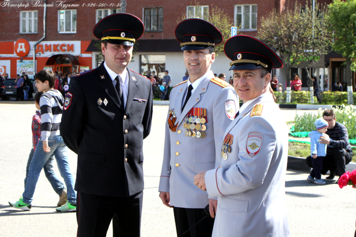 Лев Анатольевич Журавлев (в центре) ветеран интернациональных войн