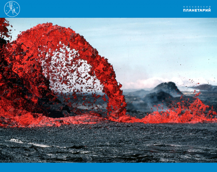  Вулкан Килауэа. Арочный фонтан базальтовой лавы, 1983год. 