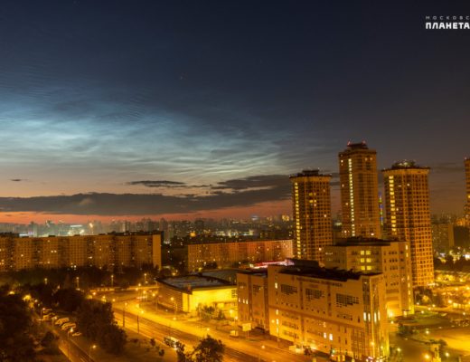Серебристые облака. Москва, район Строгино. 18 июня 2022г. Вид на северо-восток. Фото: Никита Шаморгин