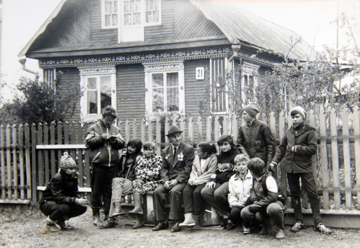 Александр Индюшкин со школьниками