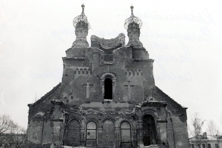 Западный фасад (Фото из архива КГИОП, автор - Егоровский В.Ф., 1990_год)