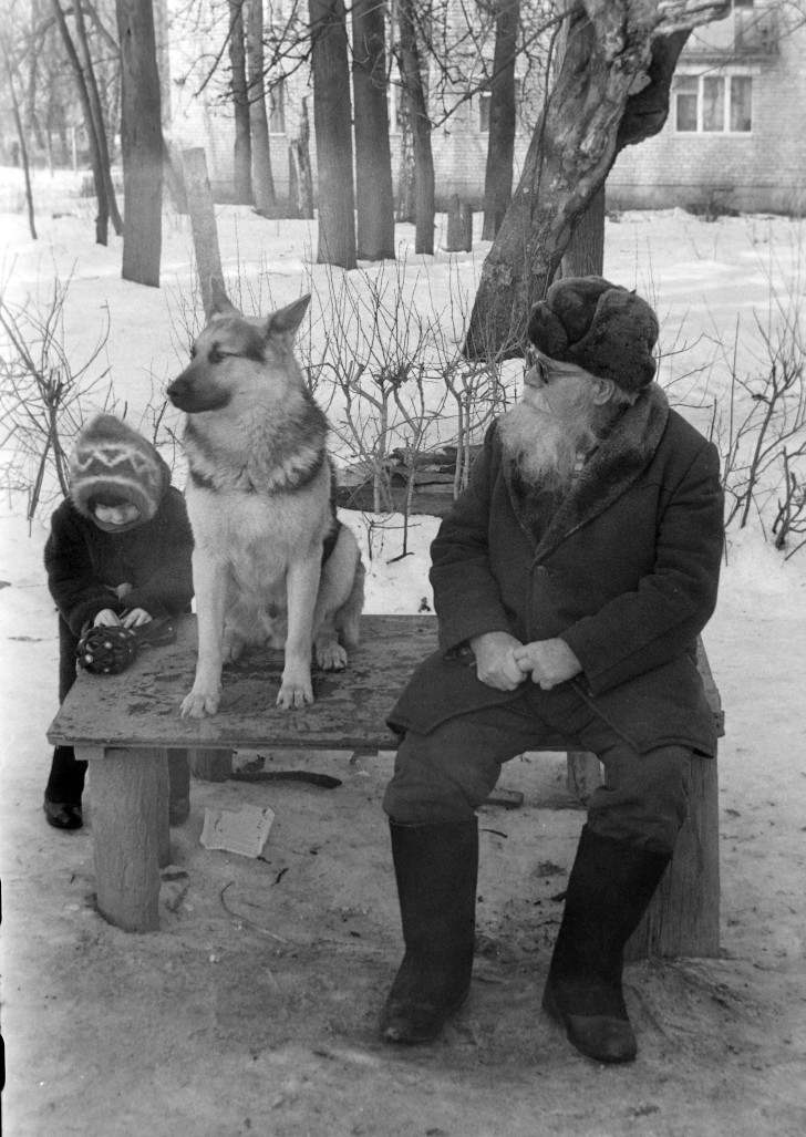 Майданово дядя Саша с собакой Гром