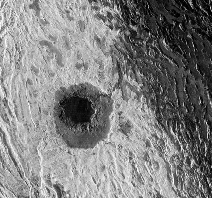  Кратер Клеопатра. Радарный снимок АМС «Магеллан» (NASA), 1991 г. 