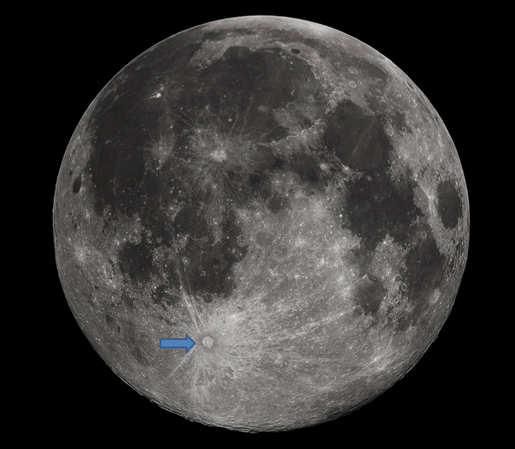 Кратер Тихо на на современной фотографии Луны