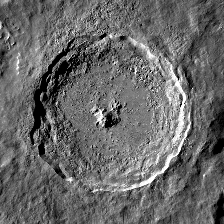 Кратер Тихо, снимок АМС Lunar Reconnaissance Orbiter (NASA), 2014 г.
