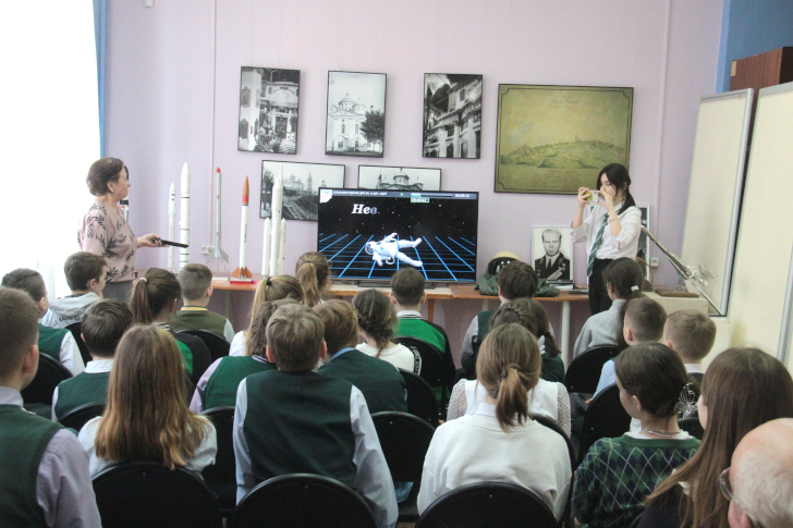 В Клинском краеведческом музее для учащихся школ прошла большая лекция о космосе и космонавтах (фото В.Кузьмин, апрель, 2023)