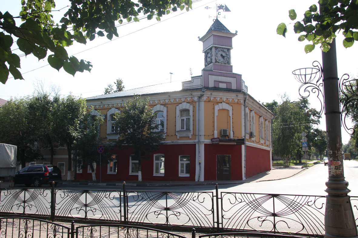 Часы на башне. Пересечение улиц Литейная и Ленина (Фото Василий Кузьмин, 2020 год)