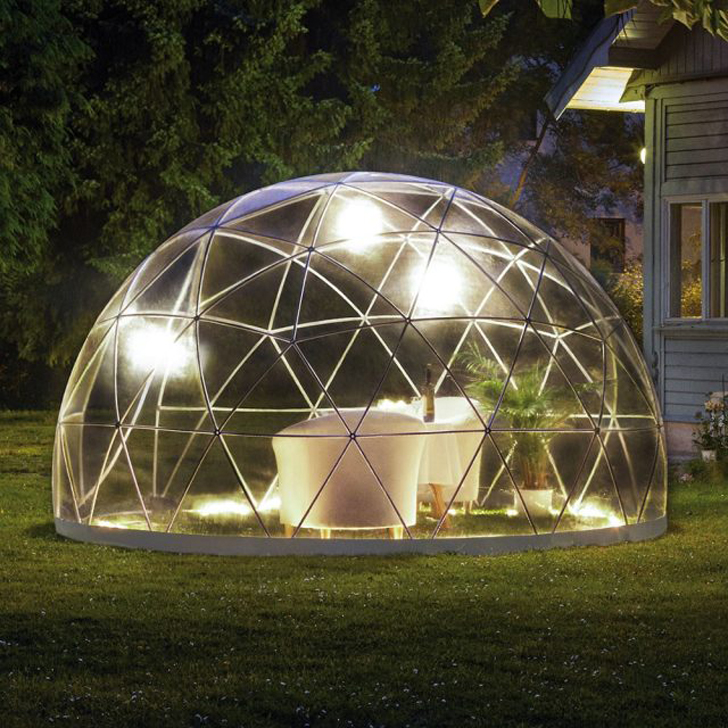 Прозрачный купол позволит вам наблюдать за ночным небом и дождем. © cuckooland
