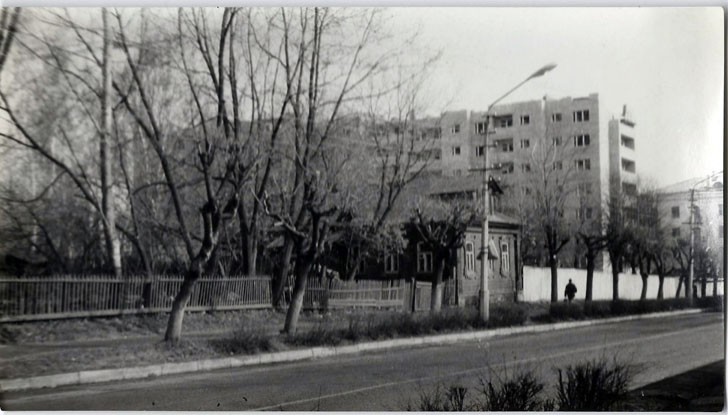 25 апреля 1985 г. ул. Гагарина д.16 снесен в 1987 г. сейчас там 15-и этажка (фото из архива В.Кузьмина)