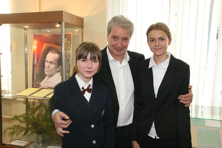 В.Б. Смехов на открытии выставки