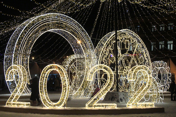 Новогодние украшения на Советской площади (фото В.Кузьмин, декабрь, 2021)