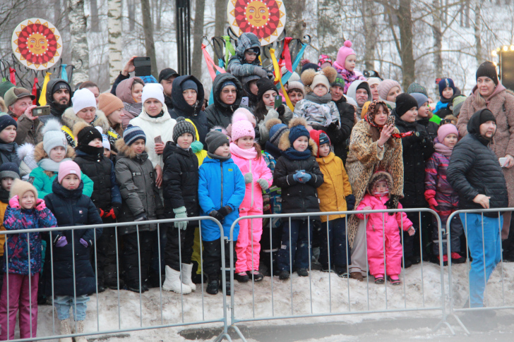 «ШИРОКАЯ МАСЛЕНИЦА» в Сестрорецком парке (фото В.Кузьмин, февраль, 2023)