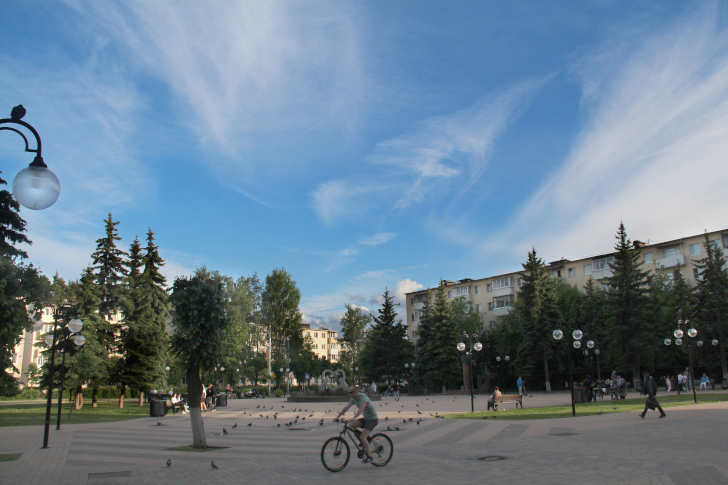 г.Клин, сквер Афанасьева (фото В.Кузьмин, июнь, 2022)
