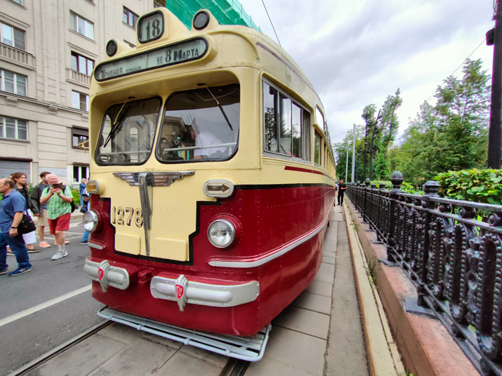 Парад ретротранспорта в честь Дня московского транспорта (фото Олег Д., июль, 2023)