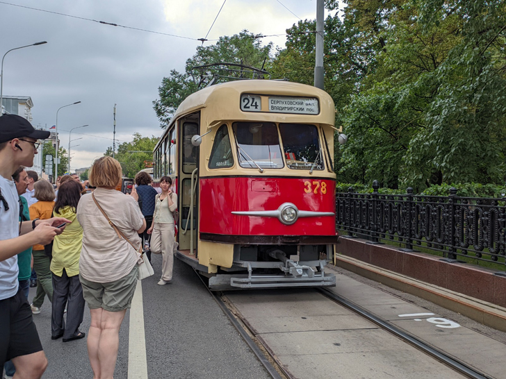 Парад ретротранспорта в честь Дня московского транспорта (фото Олег Д., июль, 2023)