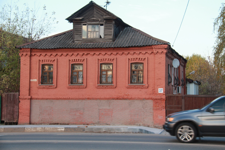 Кирпичный 2-х этажный жилой дом (середина XIX века улица Чайковского