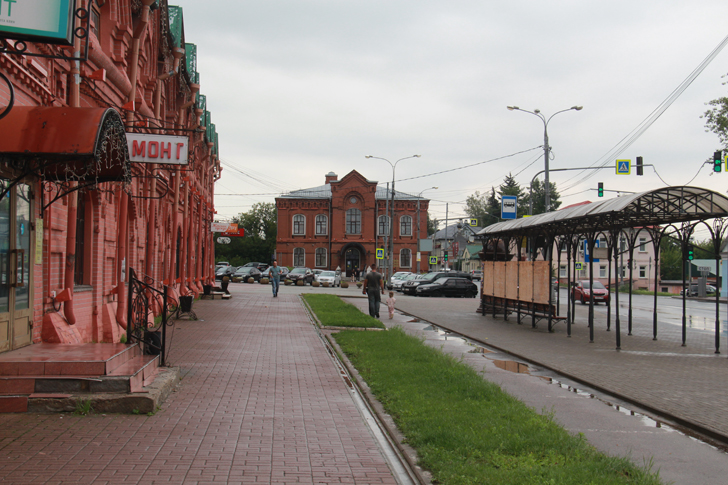 Торговые ряды, г.Клин, Советская площадь (фото В.Кузьмин, август, 2023)