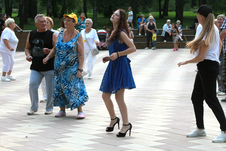 Перейти к фото-галерее: Музыкальная преемственность поколений (фото В.Кузьмин, г.Высоковск, август, 2023)