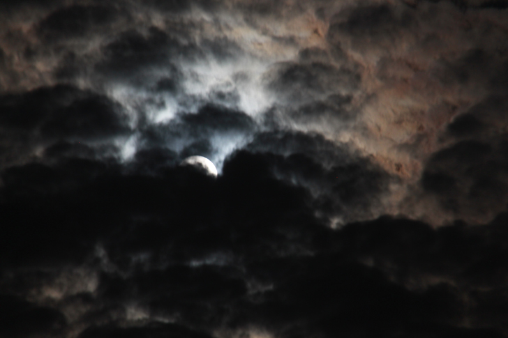 Синяя Луна - редкое и загадочное небесное явление (фото из архива В.Кузьмина)