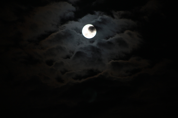 Синяя Луна - редкое и загадочное небесное явление (фото из архива В.Кузьмина)