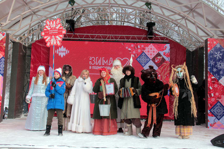 Карнавальная команда «Лубочные картинки» (Дед Мороз на клинском, сказочном карнавале, фото В.Кузьмин, декабрь, 2021)