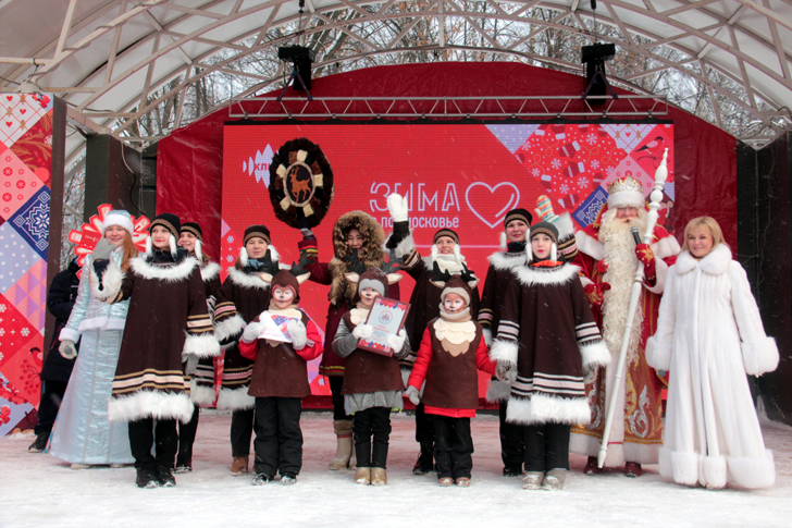Карнавальная команда «Меховая мозаика» (Дед Мороз на клинском, сказочном карнавале, фото В.Кузьмин, декабрь, 2021)