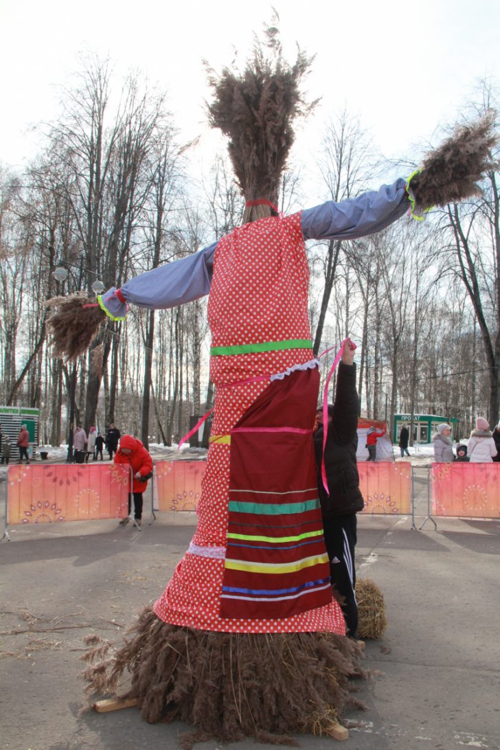 Привет весна, прощай масленица в городском парке «Сестрорецкий» (фото В.Кузьмин, март, 2022)