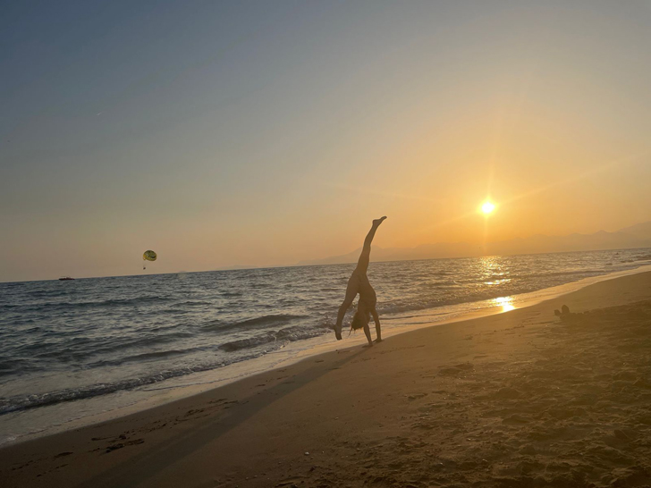 На берегу моря. Турция (Фото из архива Софии Курносовой)