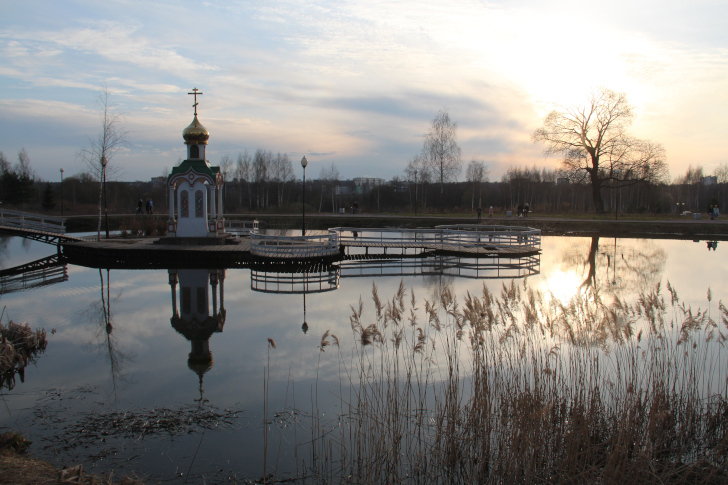 Часовня при храме «Успение Пресвятой Богородицы» (г.Клин, усадьба Демьяново, фото А.Еремеев, апрель, 2022)