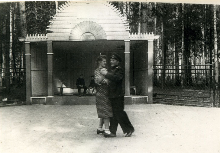 Танцевальная площадка (Фото из архива В.Кузьмина)