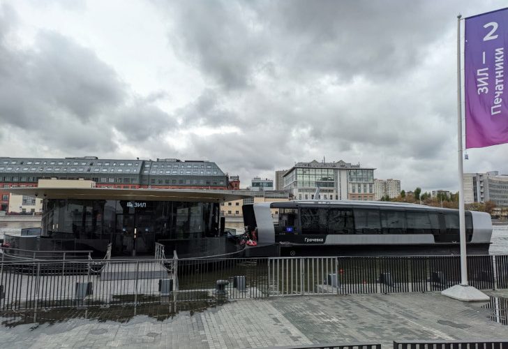 Поездка на новом электросудне по маршруту Зил — Печатники (фото Олег Д., октябрь, 2023)