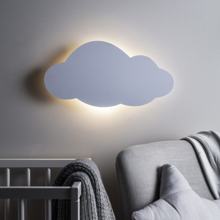 Настенный светильник-облако подойдет любителям минималистичных дизайнов. © lights4fun