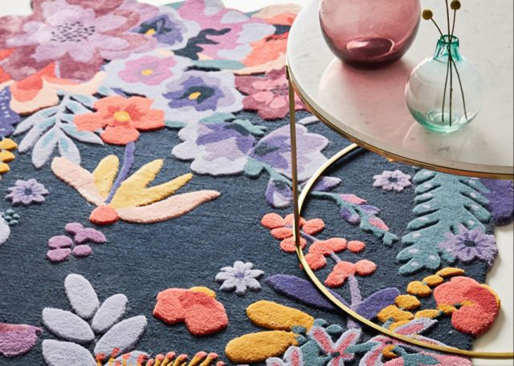 Яркий цветочный коврик для прекрасного утра. © Anthropologie
